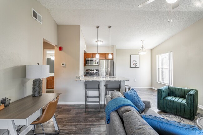 Foto del edificio - 7325 Goldenpointe Blvd