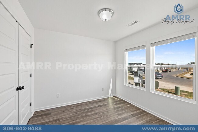 Foto del edificio - 301 Abundance Ln
