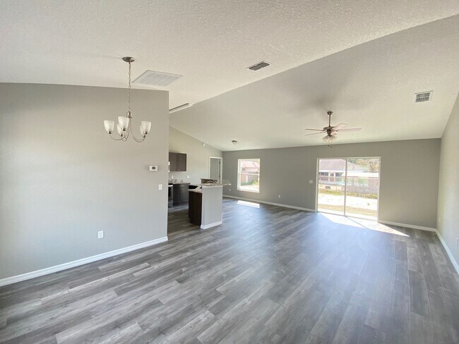 Building Photo - Great SW Location  Home - 3/2/2 **WON"T LA...