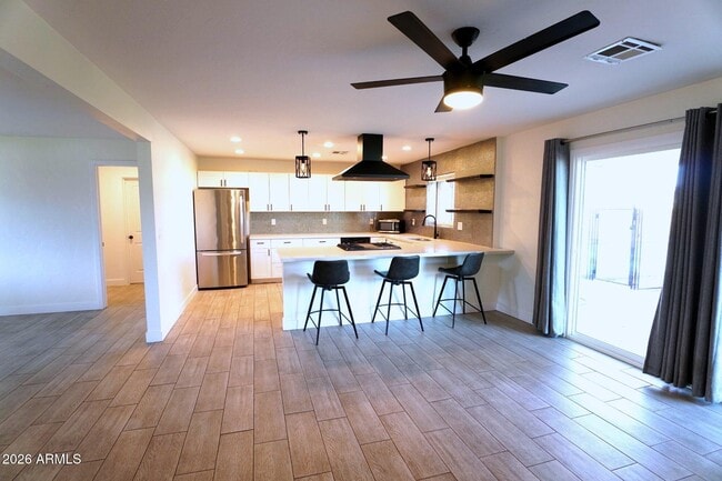 Building Photo - 2114 W San Juan Ave