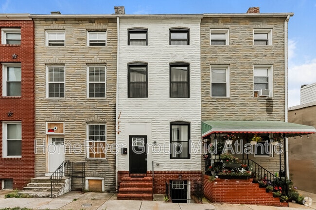 Building Photo - 909 Trinity St