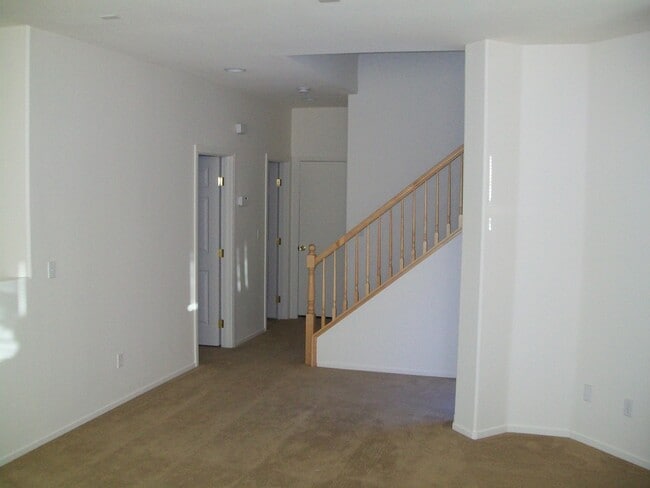Foto del edificio - 5049 Hazelyn Ct