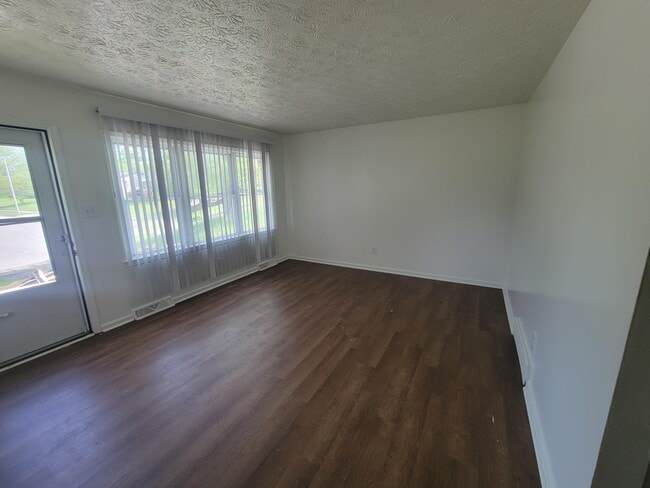 Foto del edificio - 2653 Twinbrooke Ln