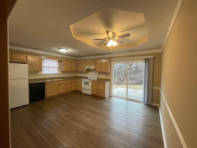 Building Photo - 1706 W 8th Terrace