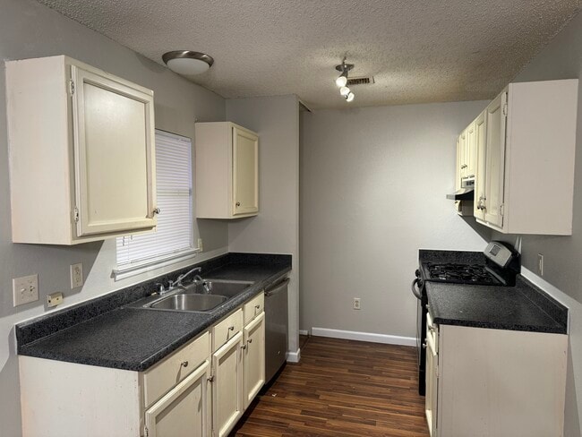 Building Photo - 12919 Parton Ln