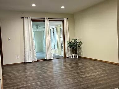 Foto del edificio - 1344 Caswell St
