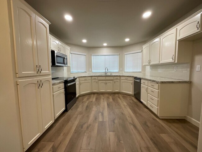 Building Photo - Updated Home In Established Northeast Fresno Neighborhood. Clovis Unified Schools!