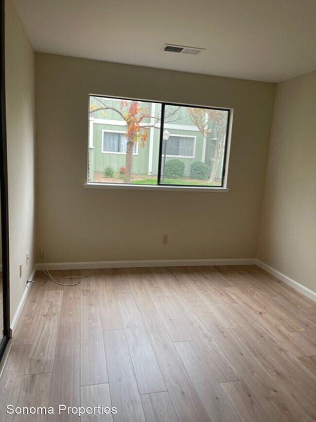 Foto del edificio - 148 Agua Caliente Rd W