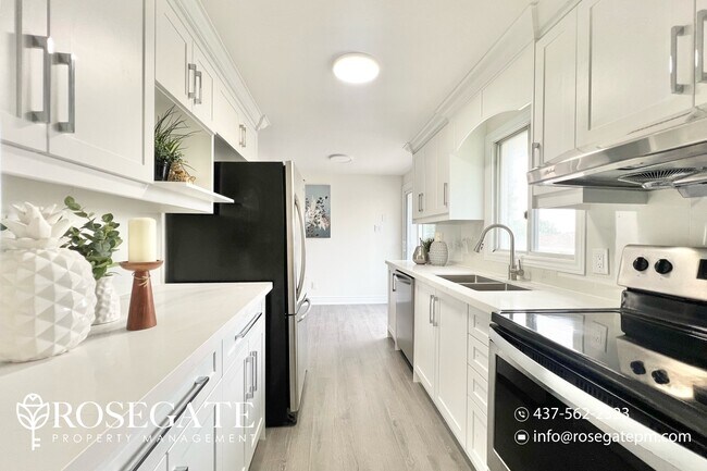 Building Photo - Spacious 3 Bed 2 Bath Main Floor Unit in K...