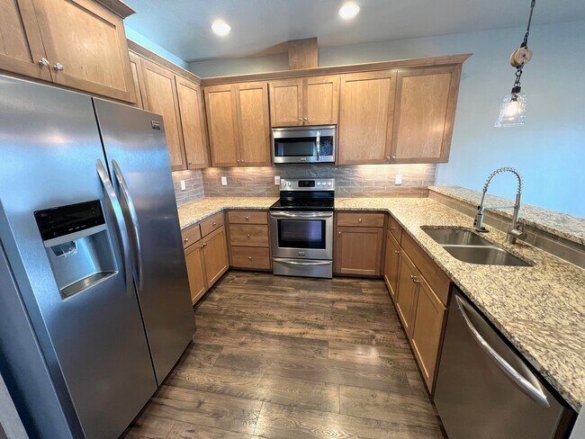 Building Photo - 3864 Creek View Dr