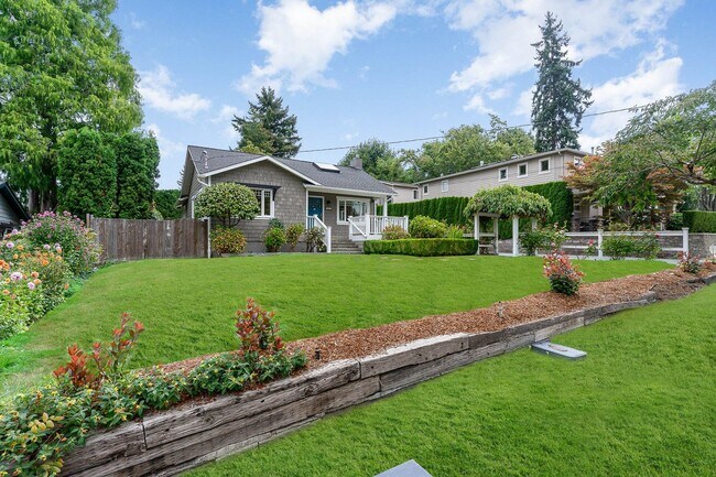 Building Photo - 3Bd/1.75Ba Kirkland Home