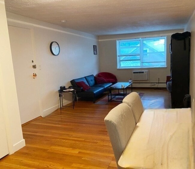 Building Photo - 10 Commonwealth Ct