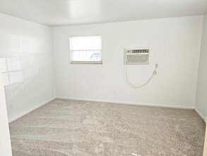 Building Photo - 5856 Highview Dr