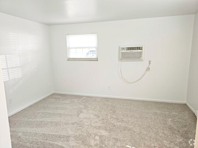 Building Photo - 5856 Highview Dr