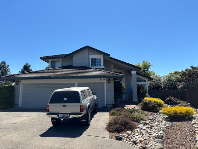 Building Photo - 9587 Wellington Cir