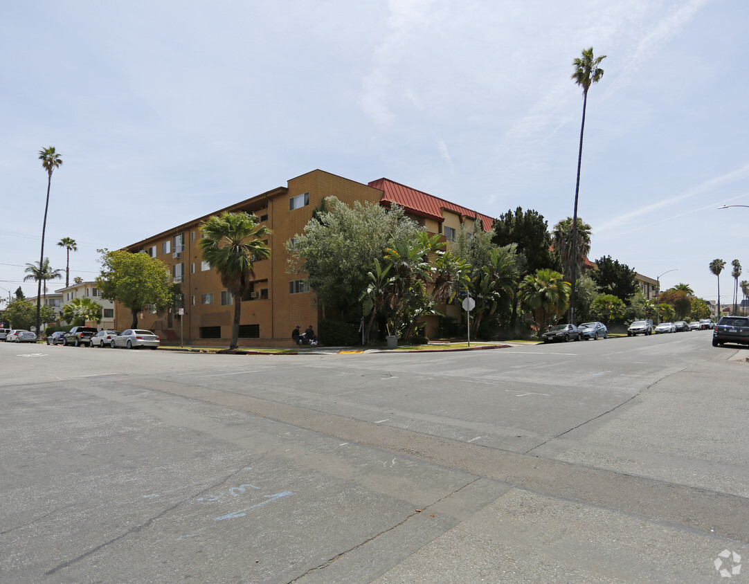 Primary Photo - Gramercy Place Apartments