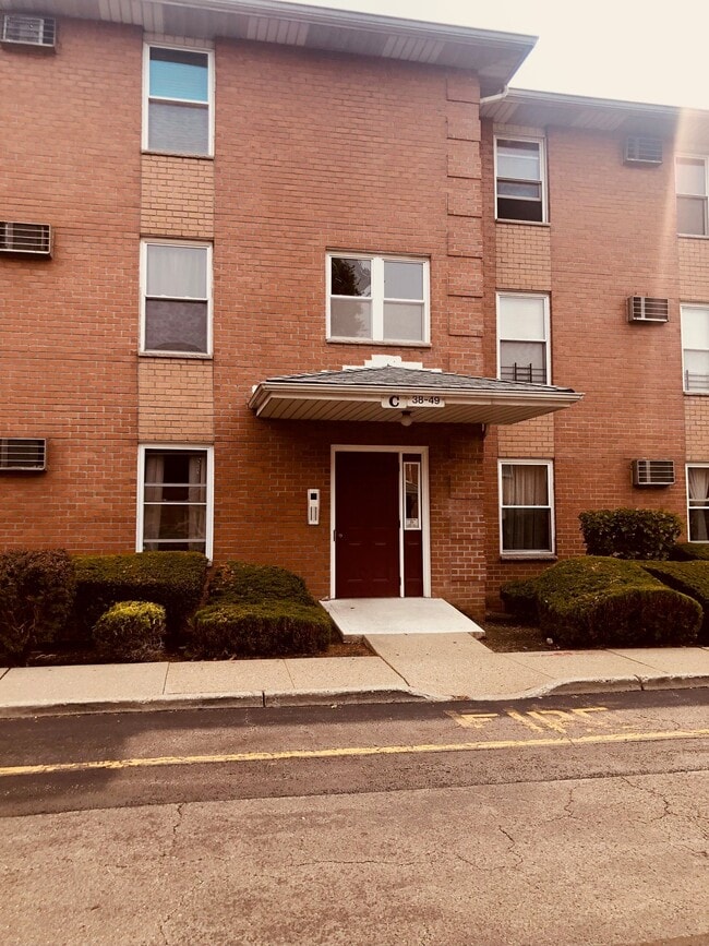 Building Photo - 38 Riverview Ct