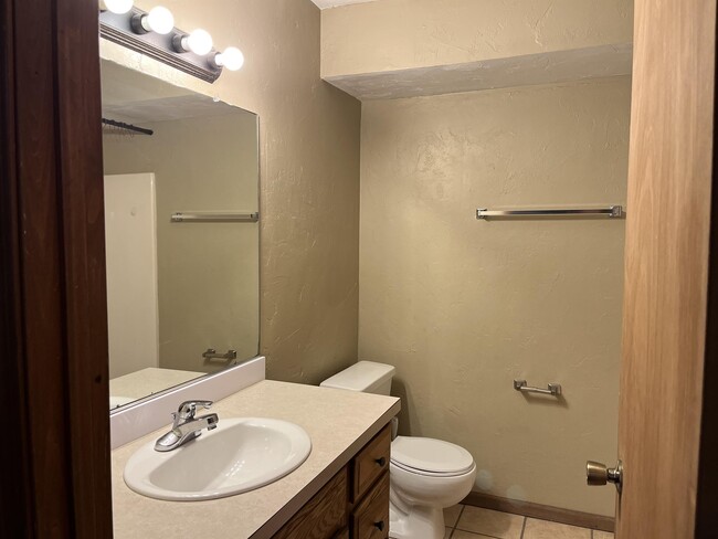 Foto del edificio - 122 Burke Ave