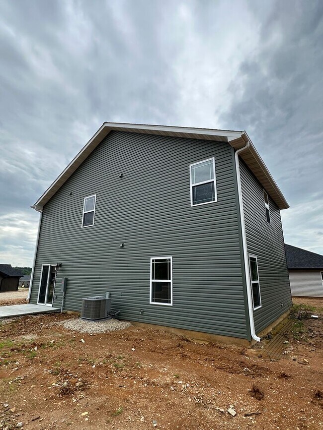 Building Photo - BRAND NEW 4 BED 3 BATH in WAYNESVILLE