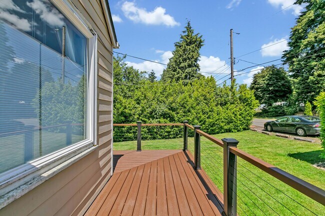 Foto del edificio - Spacious 4 Bedroom Home in Seattle