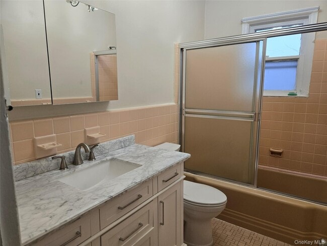 Building Photo - 92 Wavecrest St