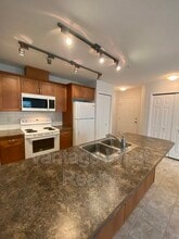 Building Photo - 598-598 Sutherland Ave