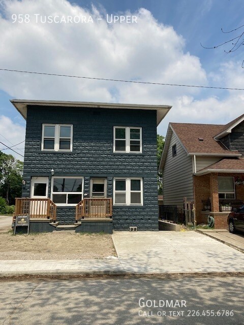 Photo du bâtiment - 3 Bedroom Available Immediately