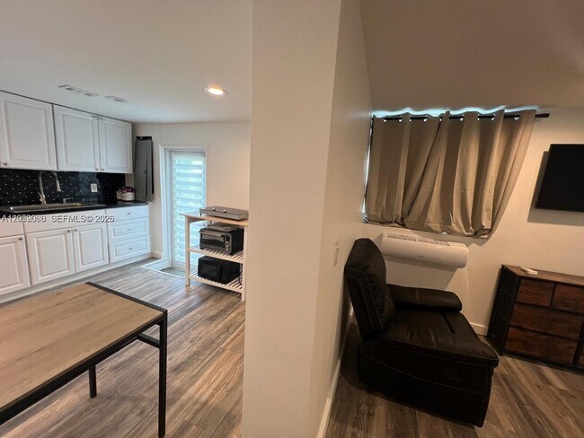 Foto del edificio - 1430 NE 149th St