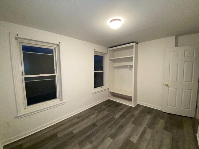 Building Photo - FRESH RENO