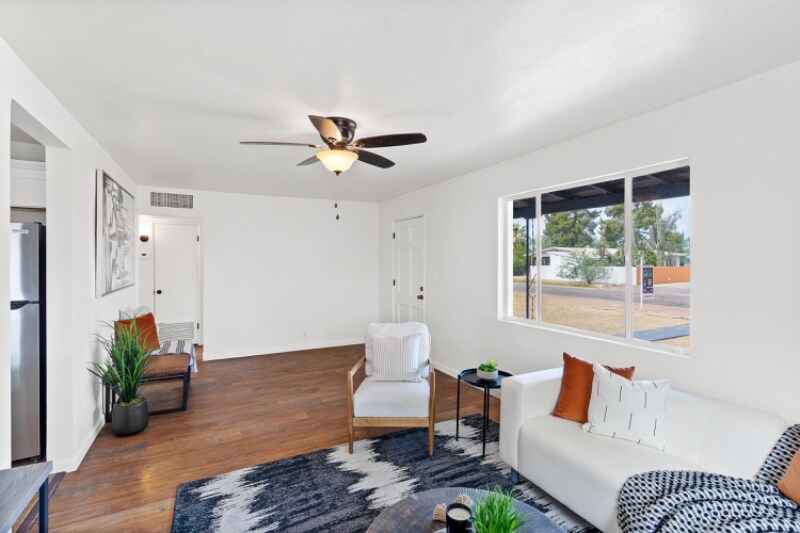 Foto principal - 2912 N Bentley Ave