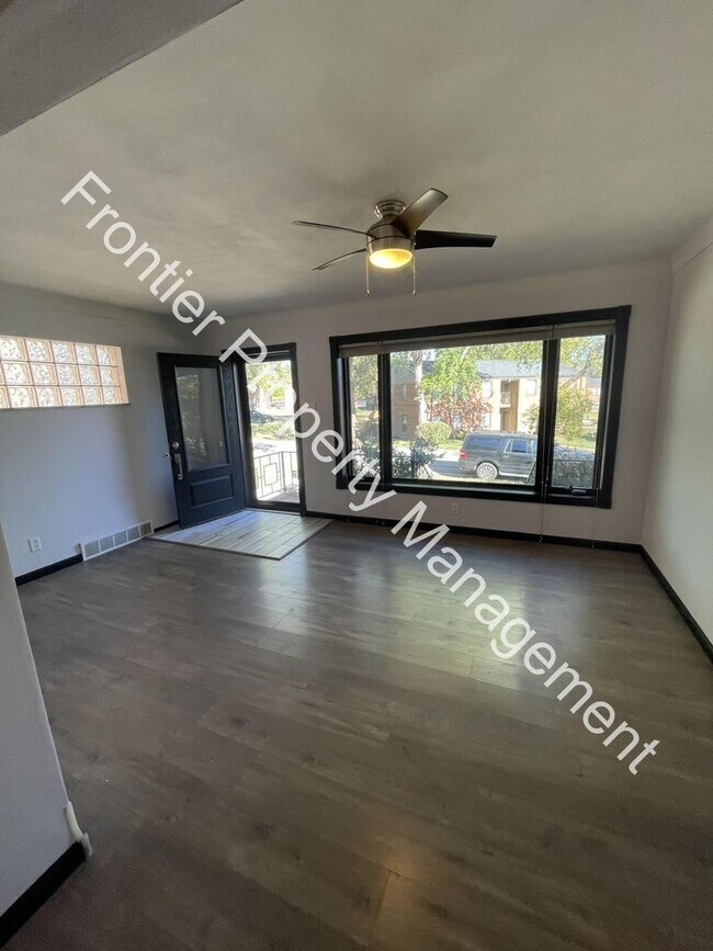 Foto del edificio - Charming 2 Bedroom Duplex – Don’t Miss Out!
