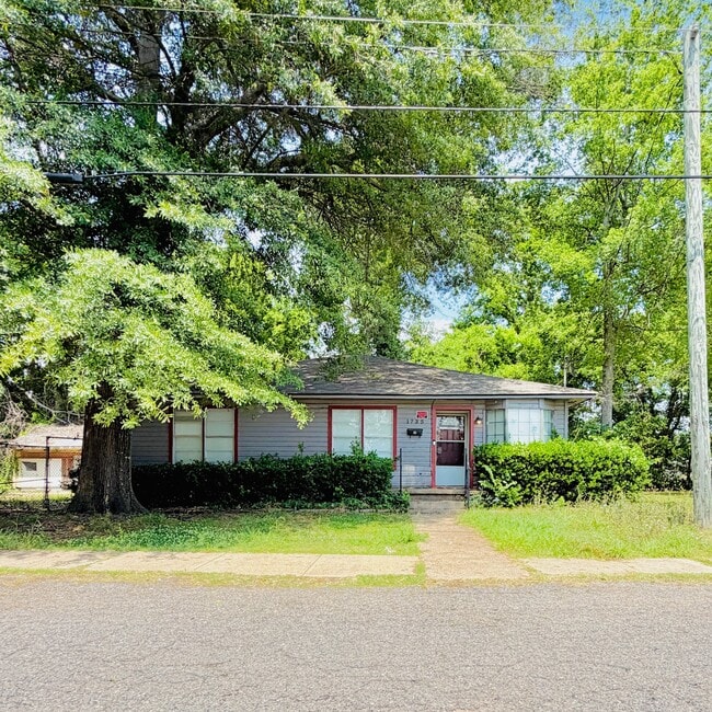 Building Photo - 1735 Green St
