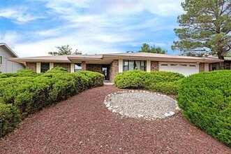 Building Photo - 3021 Los Robles