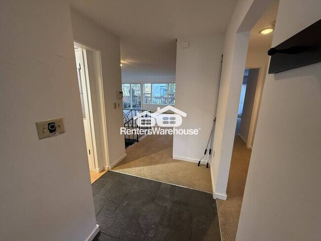 Foto del edificio - Available Now!