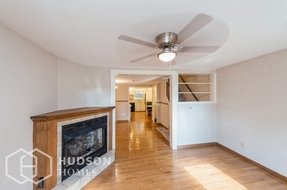 Building Photo - AVAILABLE NOW! - 121 S East St, Carlisle, ...