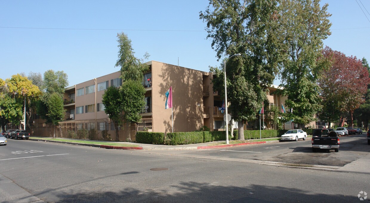 Foto principal - North Pointe Rayen Apartments