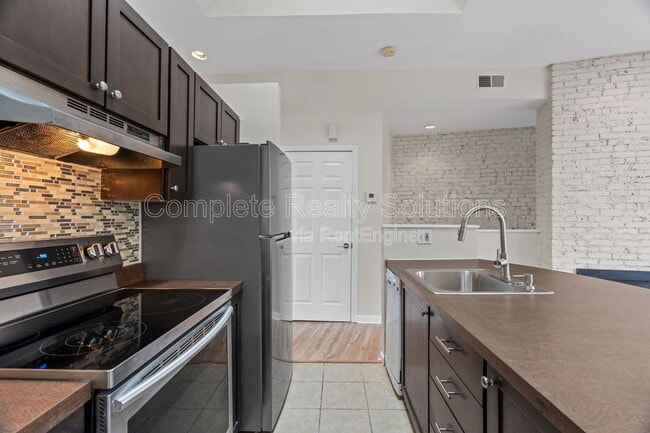 Building Photo - 2221-2223  Rutger Street