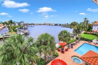 Building Photo - 9101 Vanderbilt Dr