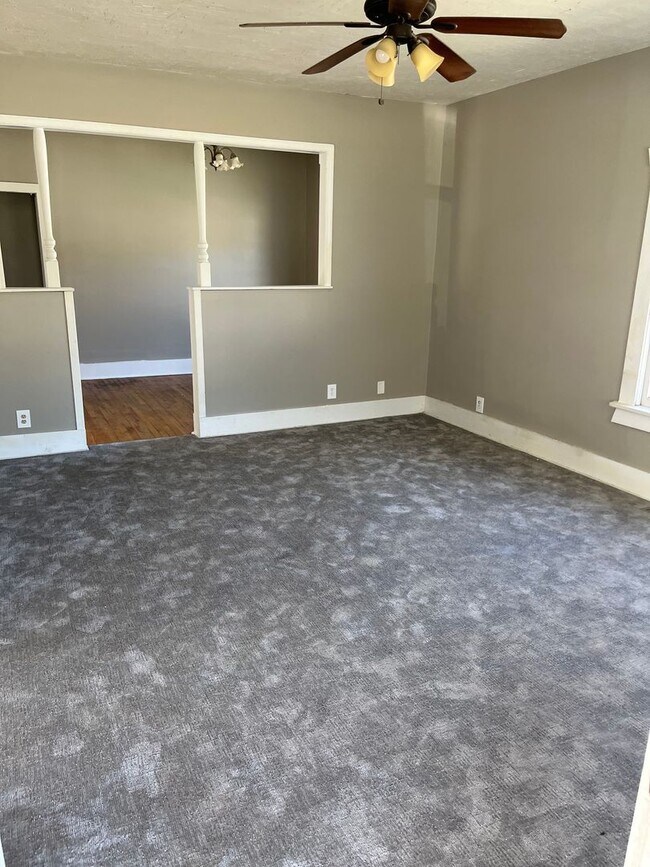 Foto del edificio - $1025 - 3 bed 1 bath - Single Family Home