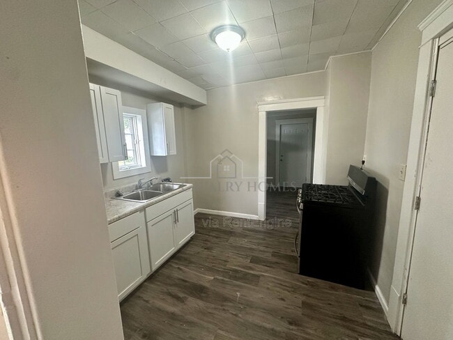 Building Photo - 555 Lumiere St