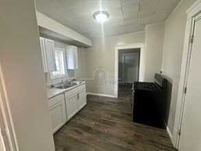 Building Photo - 555 Lumiere St
