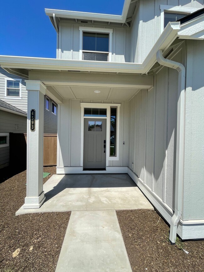 Building Photo - 4593 SW 36th St