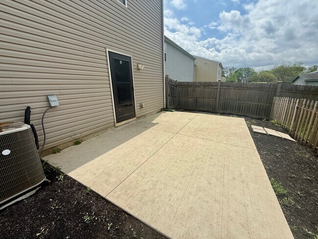 Foto del edificio - 4681 Grandover Dr