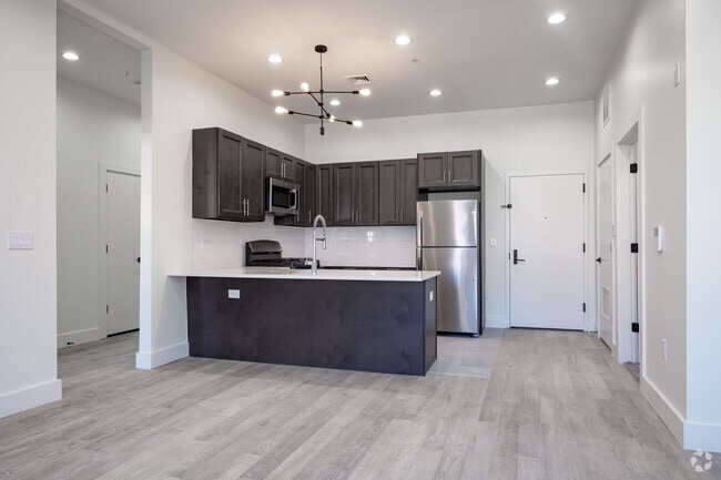 2BR, 2BA - 1,027SF - 604 Bloomfield