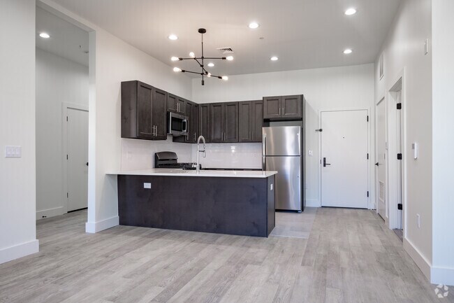 2HAB, 2BA - 1,027 ft² - 604 Bloomfield