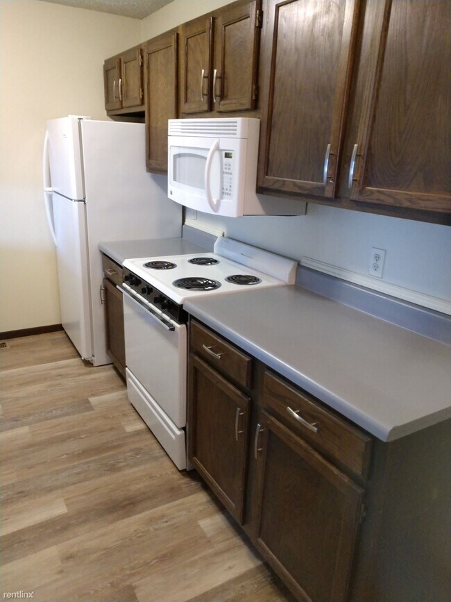 Building Photo - 2 br, 1.5 bath Duplex - 5235 E 20th St N
