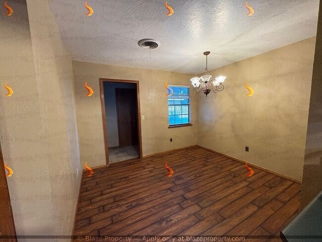 Building Photo - Charming 3 Bed, 2 Bath Home with Garage & ...