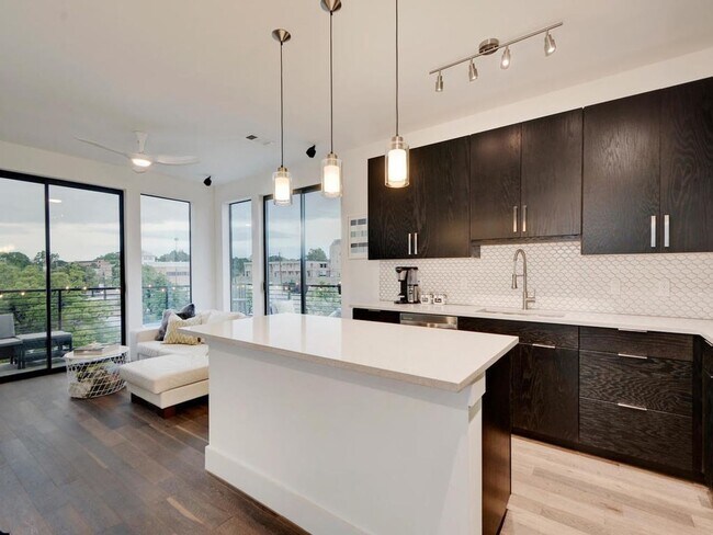Foto del edificio - 1615 E 7th St