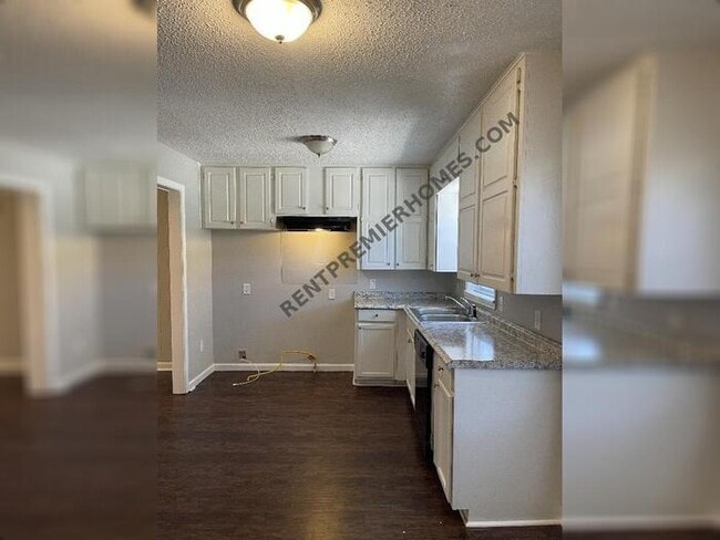 Building Photo - 303 Bass Ln