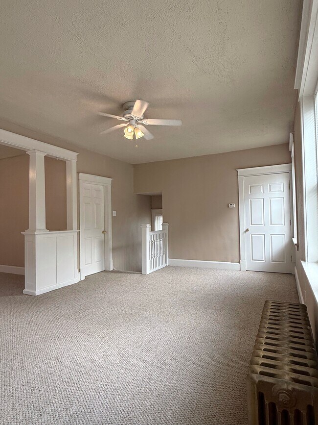 Foto del edificio - 1324 McCausland Ave